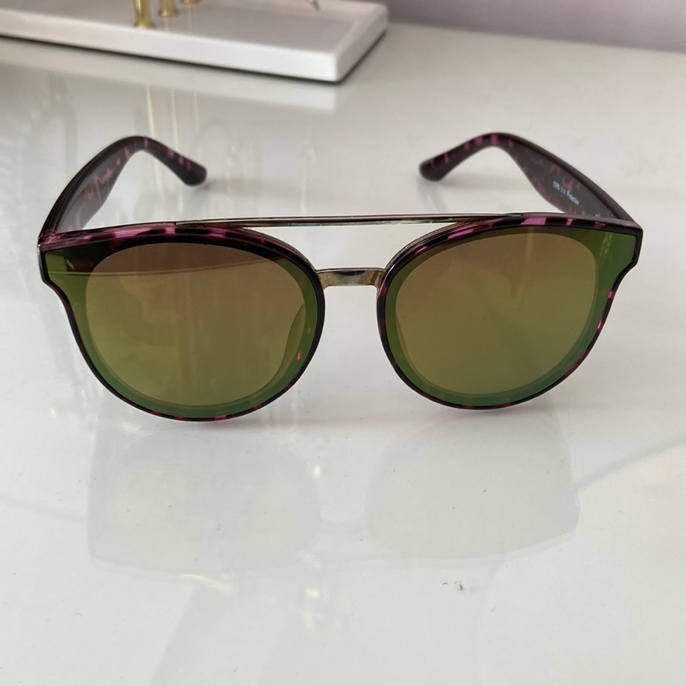 2for $20: mirror sunglasses 😎